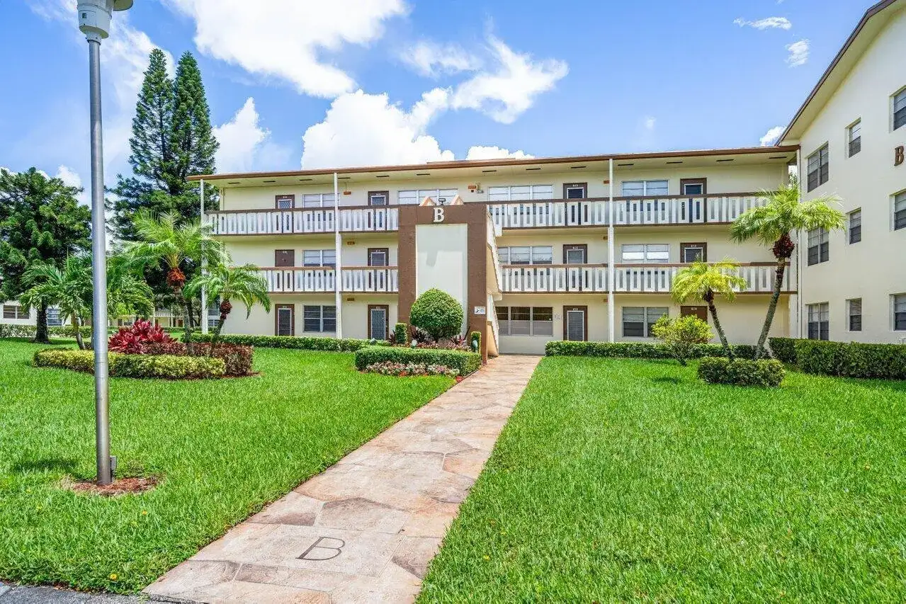 74 MANSFIELD B, Boca Raton FL 33434 photo 2