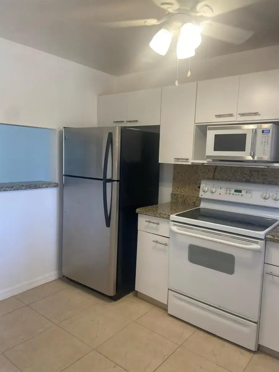4820 Lucerne Lakes Boulevard W # 205, Lake Worth FL 33467 photo 2
