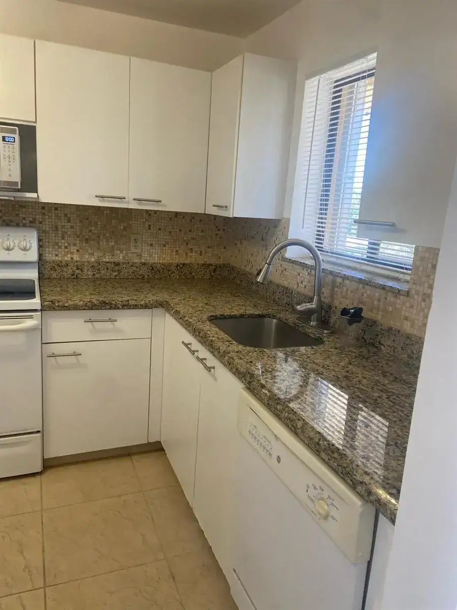 4820 Lucerne Lakes Boulevard W # 205, Lake Worth FL 33467 photo 3