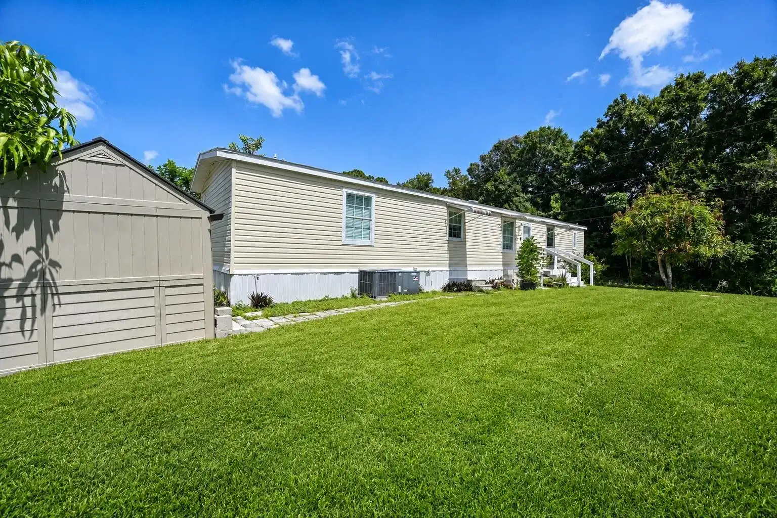 8137 SW WILDWOOD Drive, Stuart FL 34997