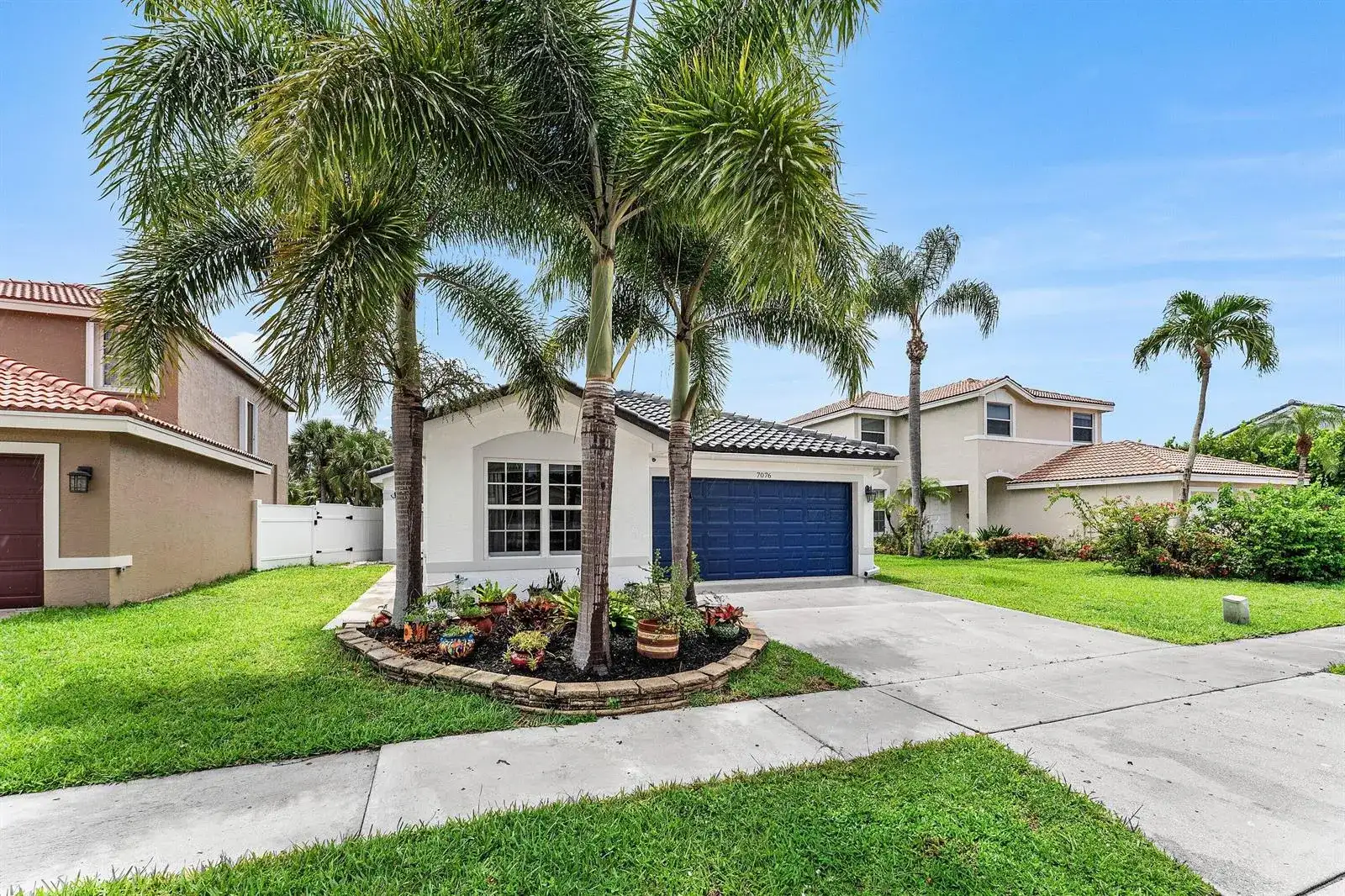 7076 MIDDLEBURY Drive, Boynton Beach FL 33436 photo 2