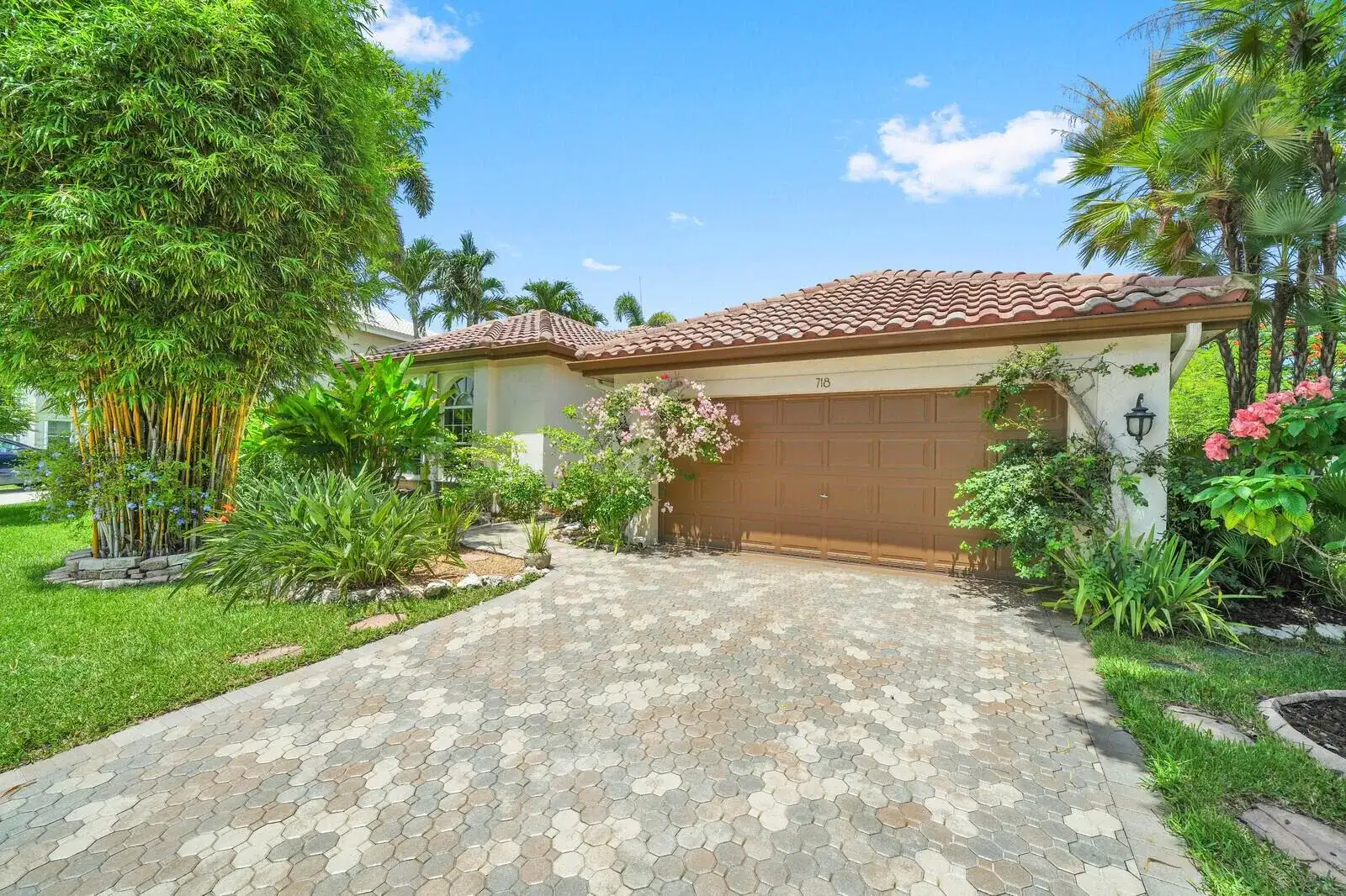 718 NW 177th Avenue, Pembroke Pines FL 33029 photo 2