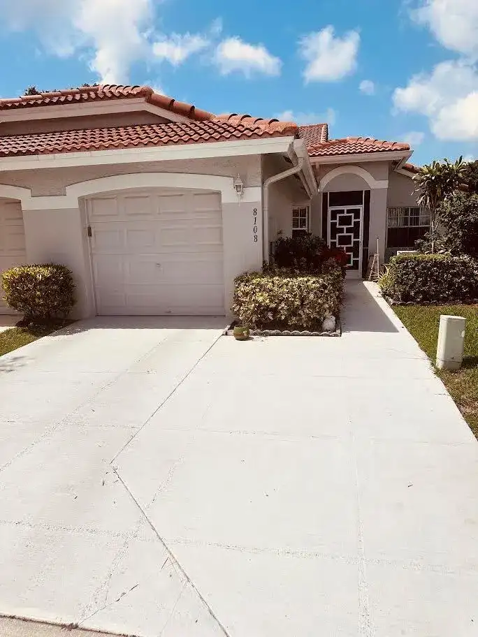 8108 SUMMER SHORES Drive, Delray Beach FL 33446 photo 2