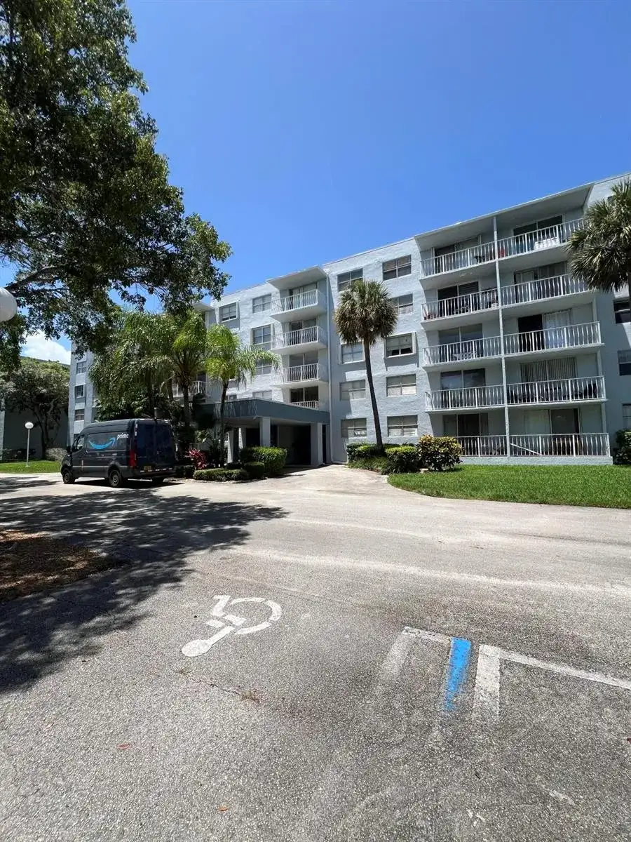 480 Executive Center Drive # 2d, West Palm Beach FL 33401 photo 2