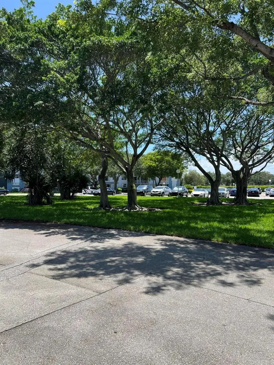 480 Executive Center Drive # 2d, West Palm Beach FL 33401 photo 4