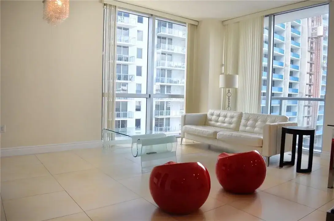 1060 Brickell Avenue # 1617, Miami FL 33131 photo 2