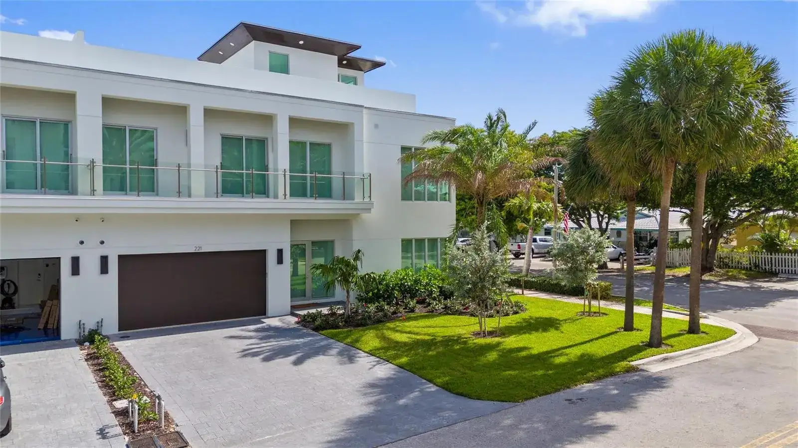 221 Shore Court Unit 221, Lauderdale By The Sea FL 33308 photo 2