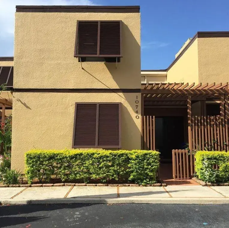 10740 S Golfview Drive, Pembroke Pines FL 33026