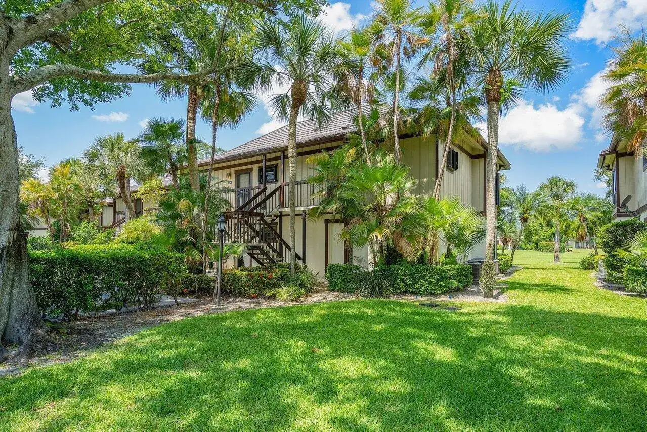 13334 Polo Club Road # 327, Wellington FL 33414