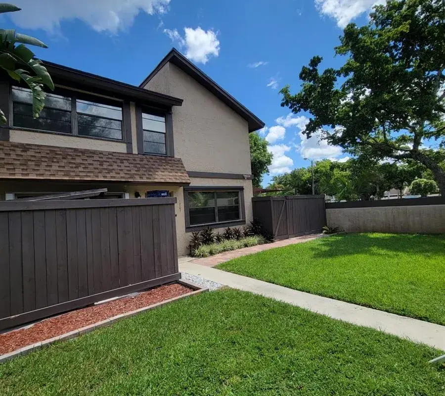 1701 BAYBERRY Drive # 1701, Hollywood FL 33024