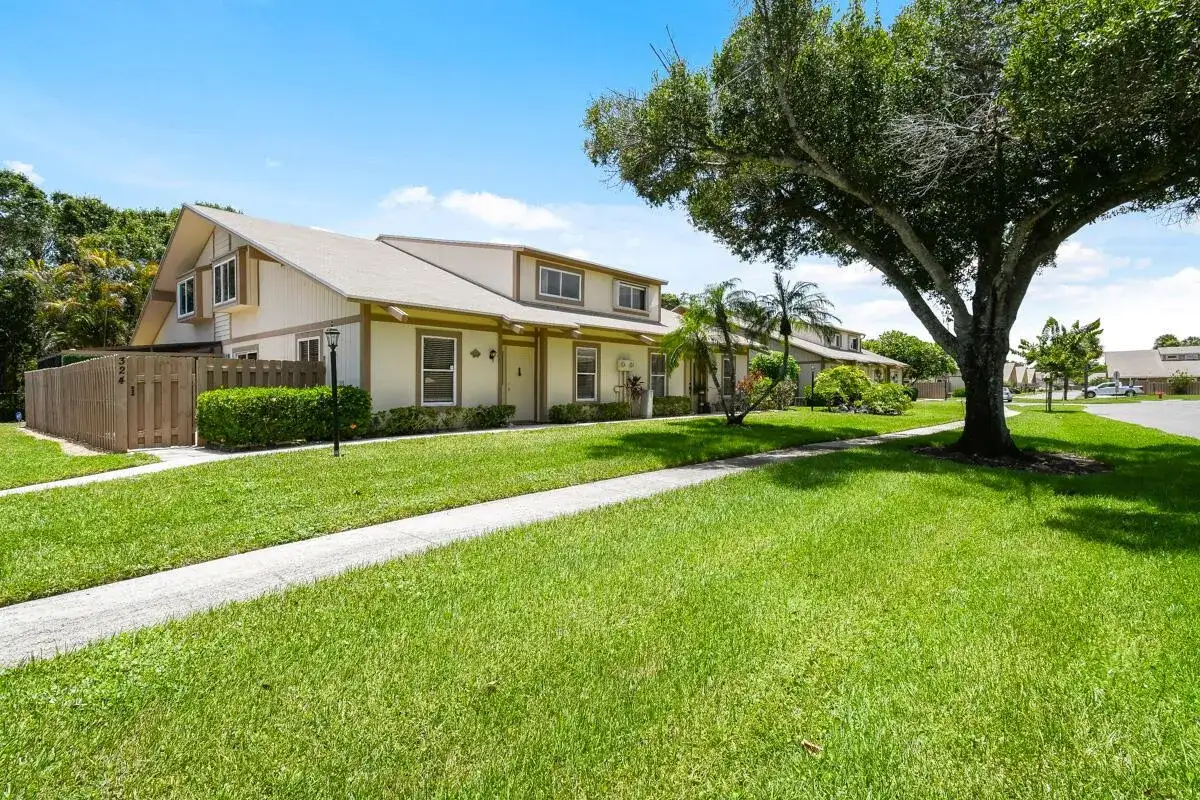 324 MAPLECREST Circle, Jupiter FL 33458 photo 4