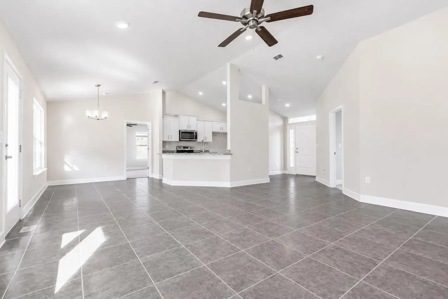 405 NE Airoso Boulevard, Port St. Lucie FL 34983 photo 3