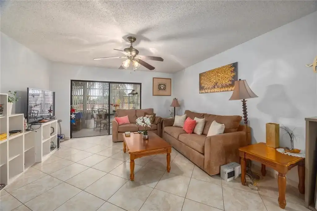 3990 NW 42nd Avenue # 311, Lauderdale Lakes FL 33319