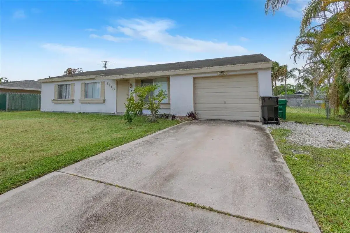 2118 SW Airoso Boulevard, Port St. Lucie FL 34984 photo 2