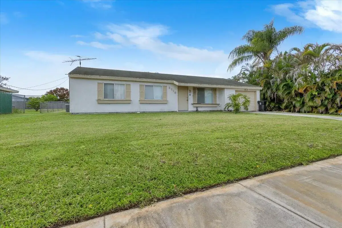 2118 SW Airoso Boulevard, Port St. Lucie FL 34984 photo 3