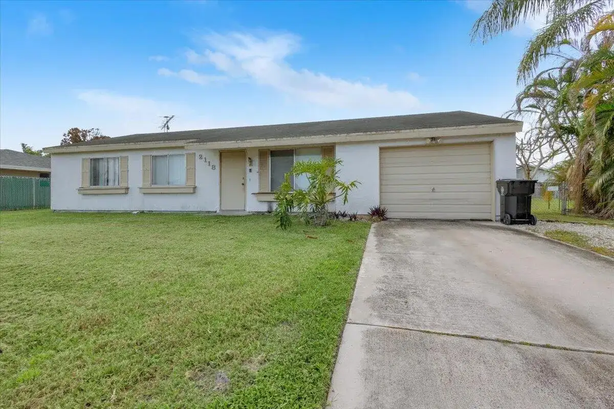 2118 SW Airoso Boulevard, Port St. Lucie FL 34984 photo 4