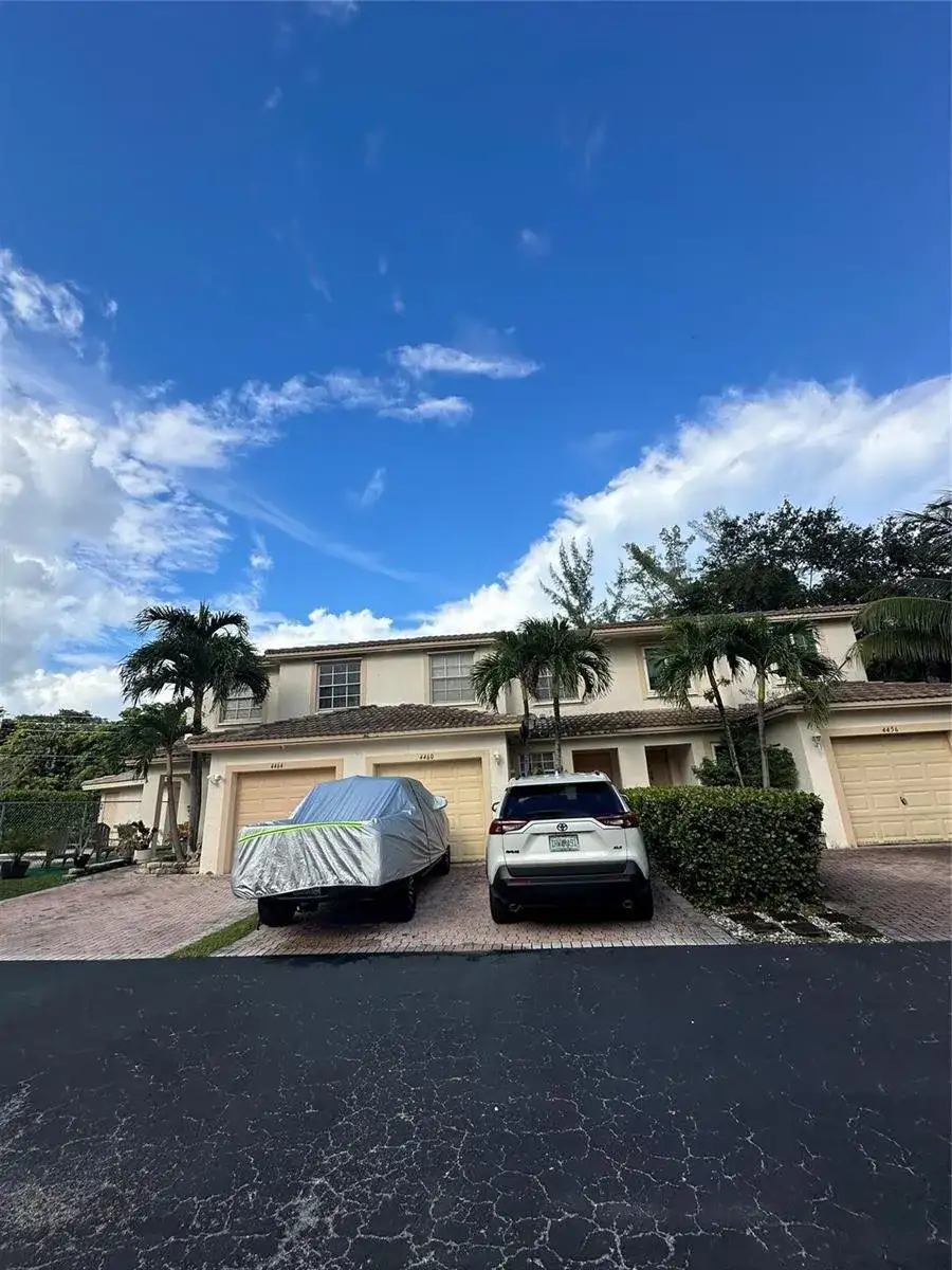 4460 CRYSTAL LAKE Drive, Deerfield Beach FL 33064 photo 2