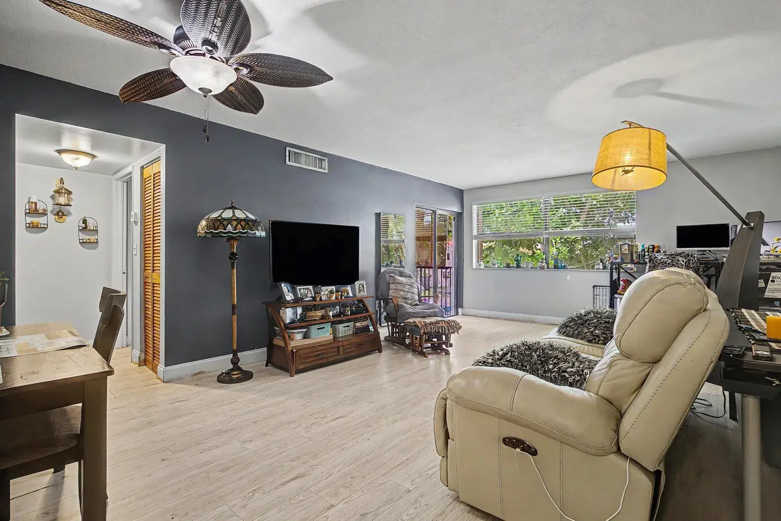 240 W Park Drive # 4, Miami FL 33172