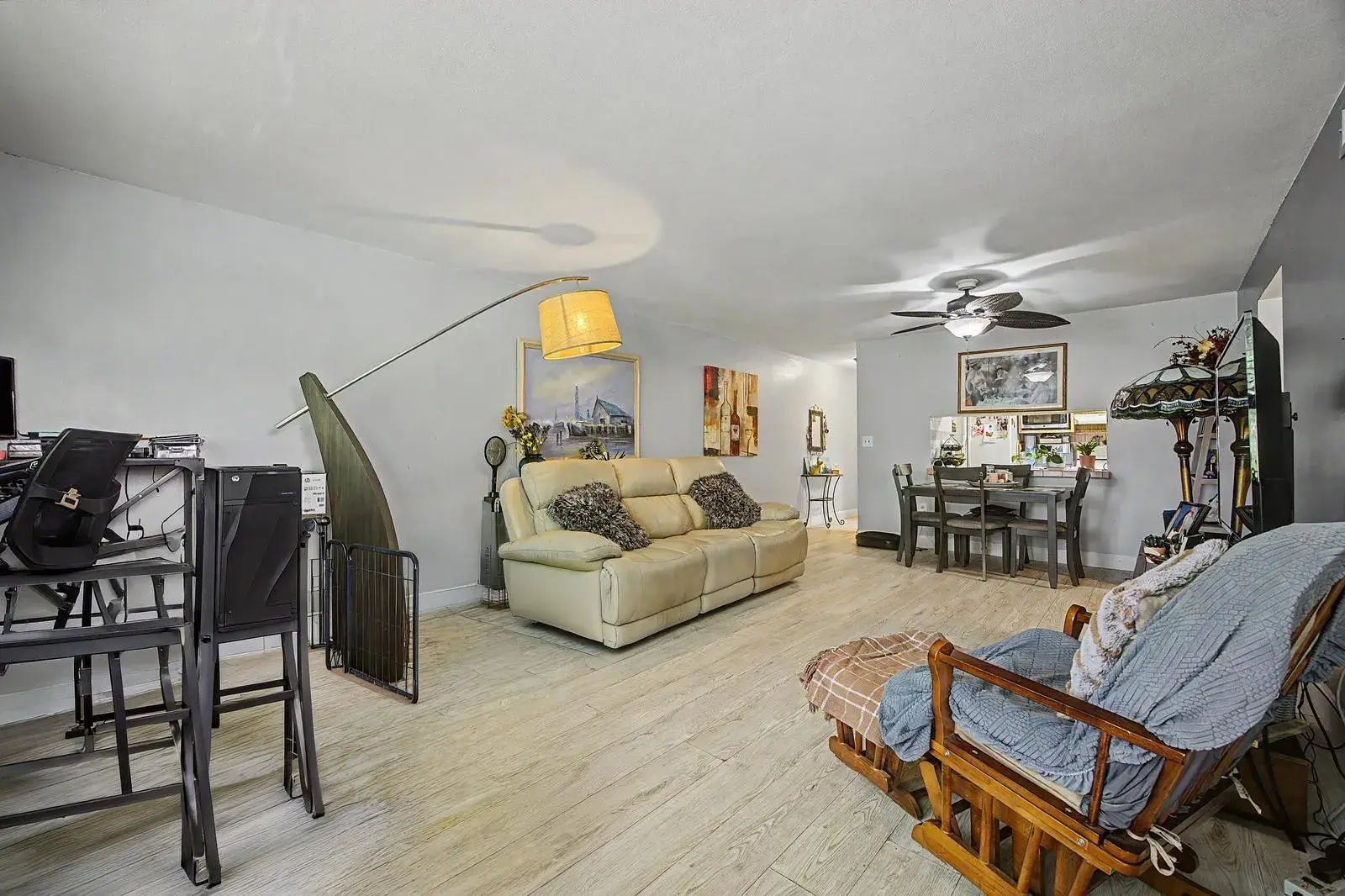 240 W Park Drive # 4, Miami FL 33172