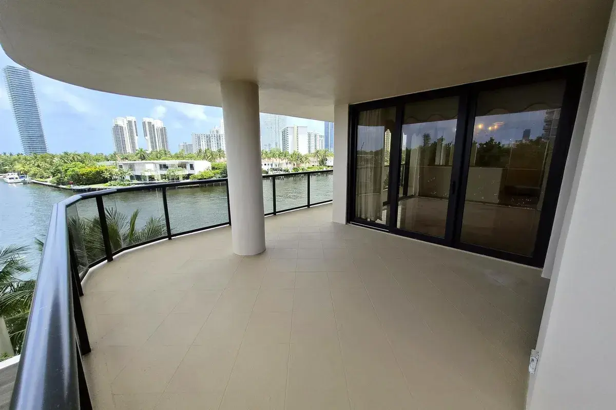 19667 Turnberry Way # 4J, Aventura FL 33180