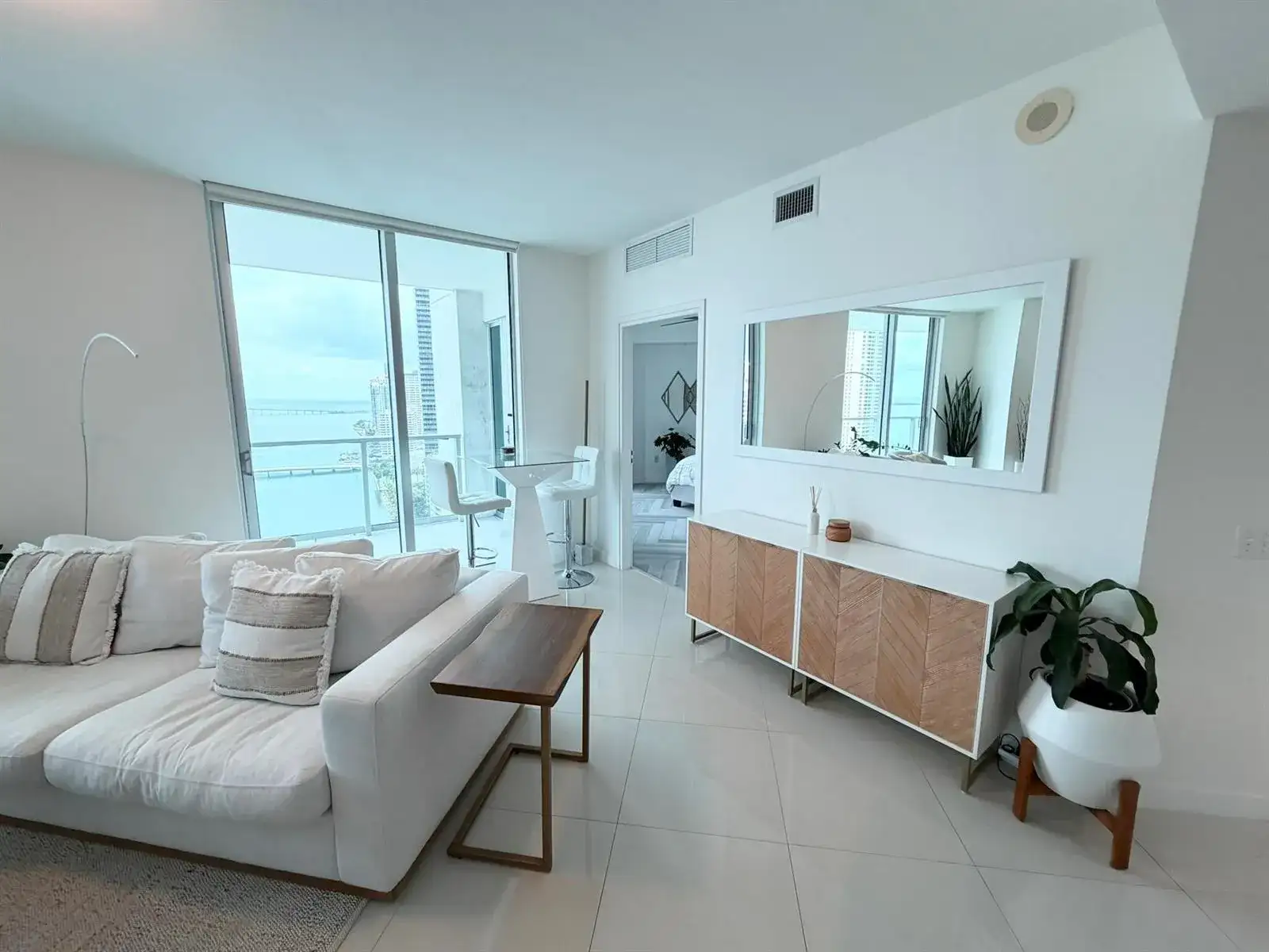 300 S BISCAYNE Boulevard # 2208, Miami FL 33131 photo 2