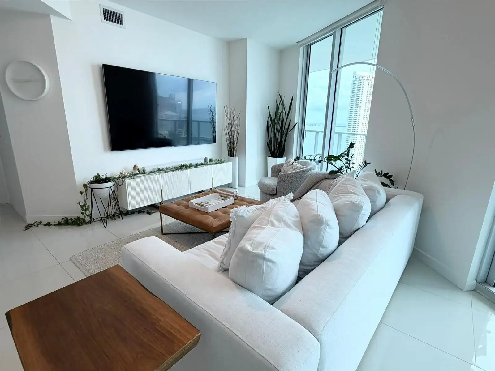 300 S BISCAYNE Boulevard # 2208, Miami FL 33131 photo 3