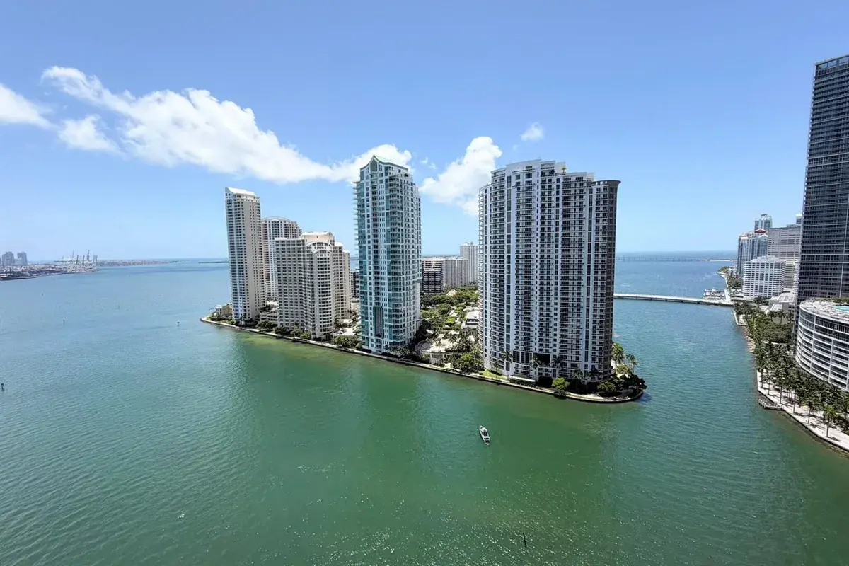 300 S BISCAYNE Boulevard # 2208, Miami FL 33131