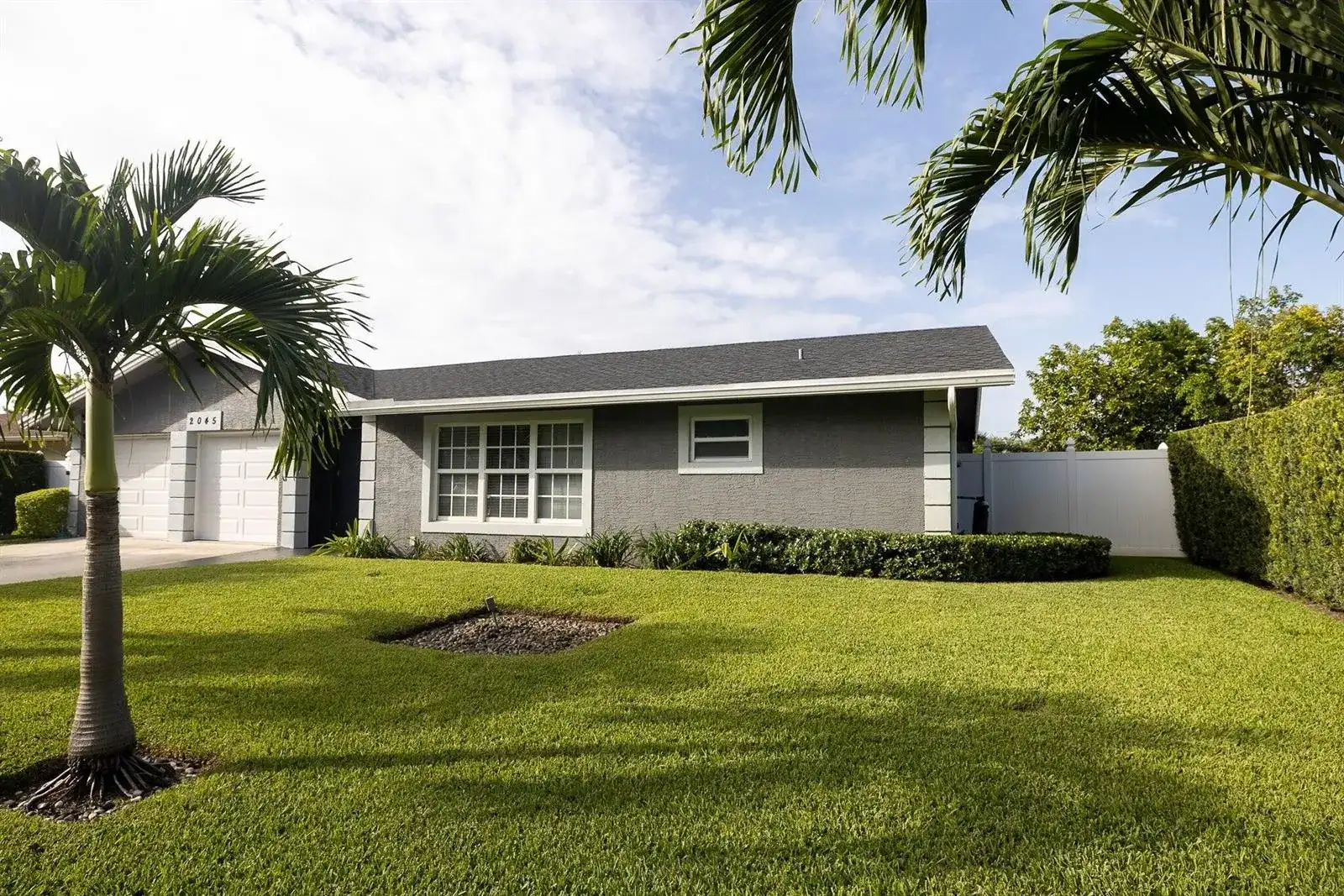 2045 Pinehurst Drive, West Palm Beach FL 33407 photo 4