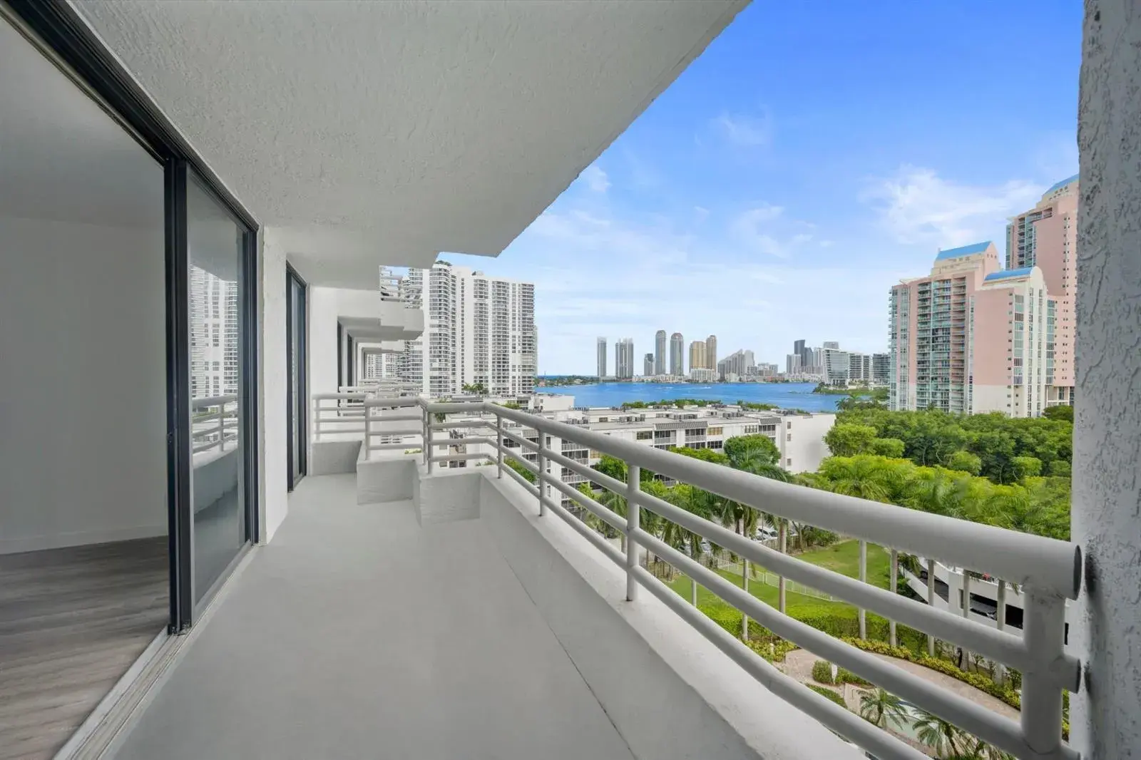 3300 NE 192ND Street # 915, Aventura FL 33180
