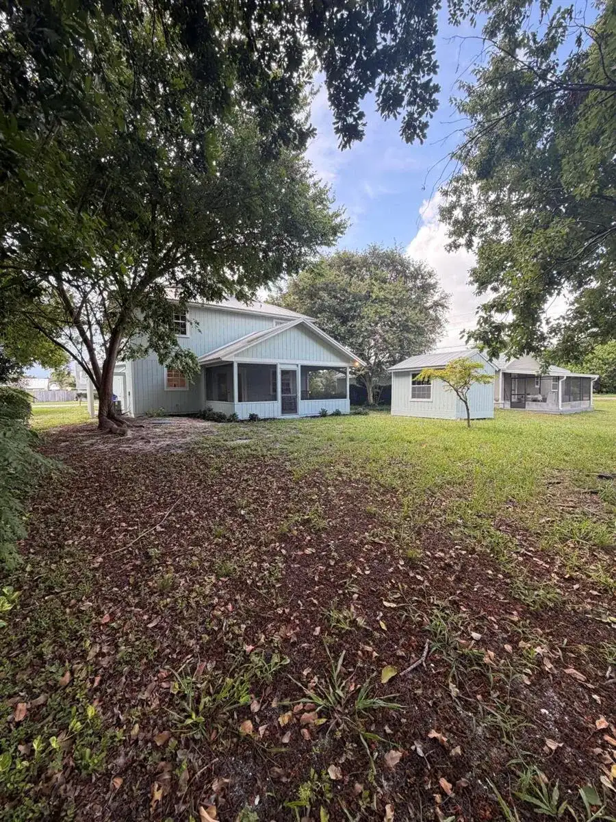 180 8th Court, Vero Beach FL 32962 photo 2