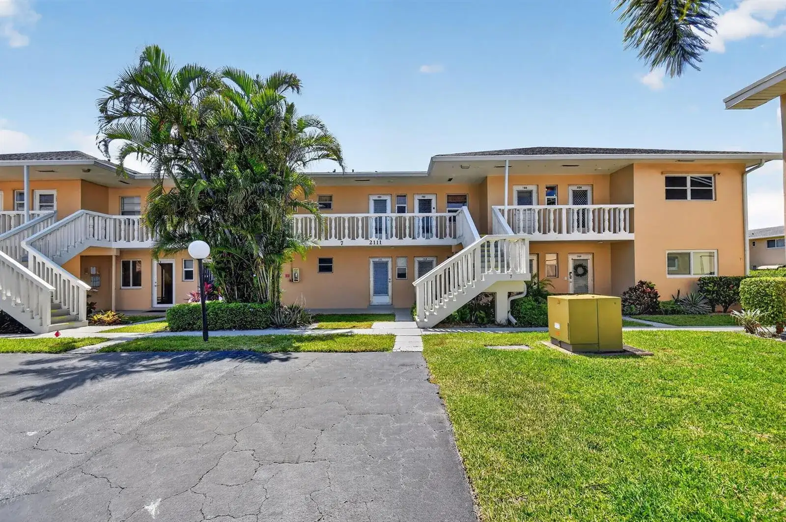 2111 NE 1ST Court # 204, Boynton Beach FL 33435 photo 2