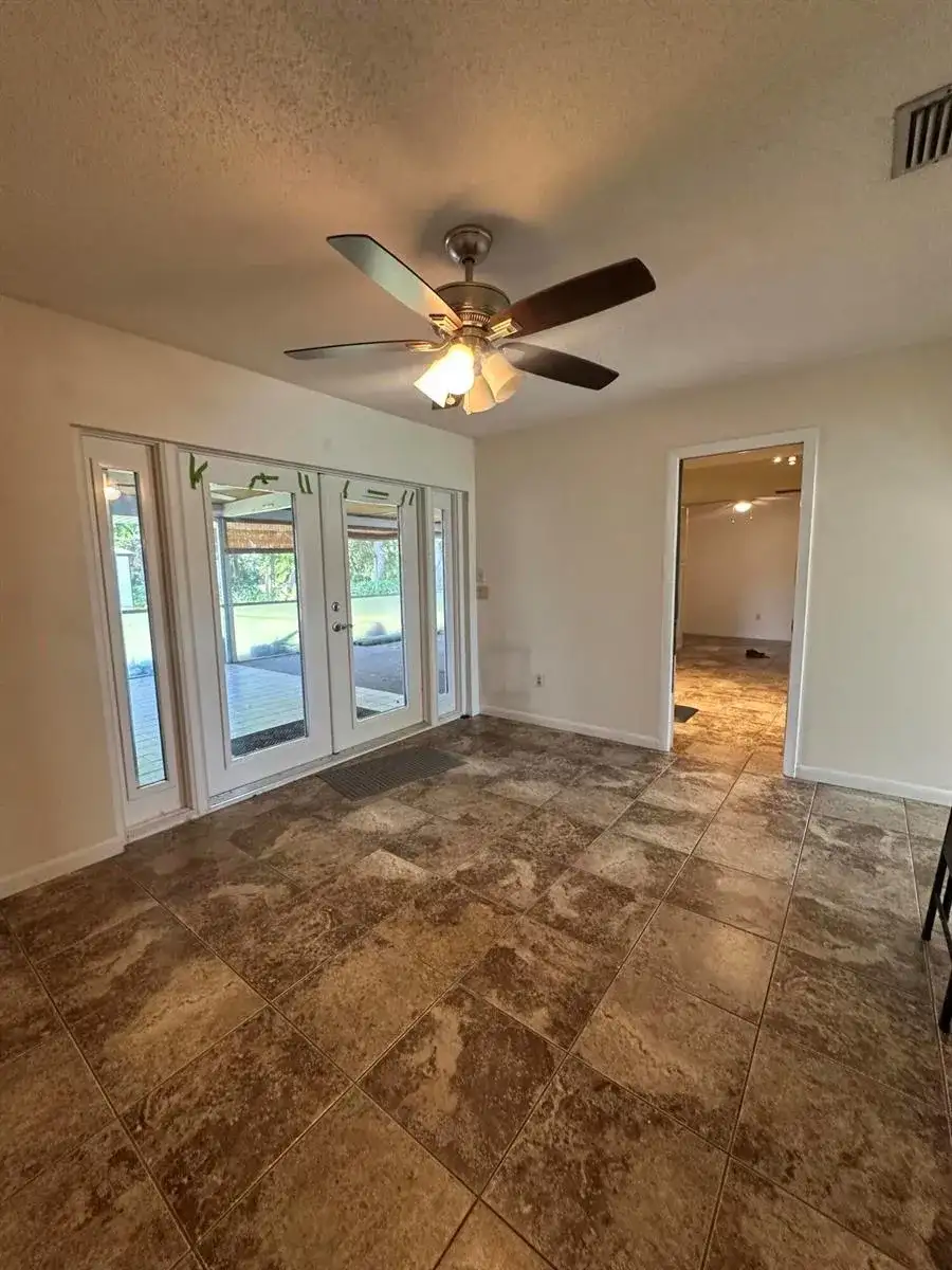 404 21ST Street SE, Vero Beach FL 32960 photo 2