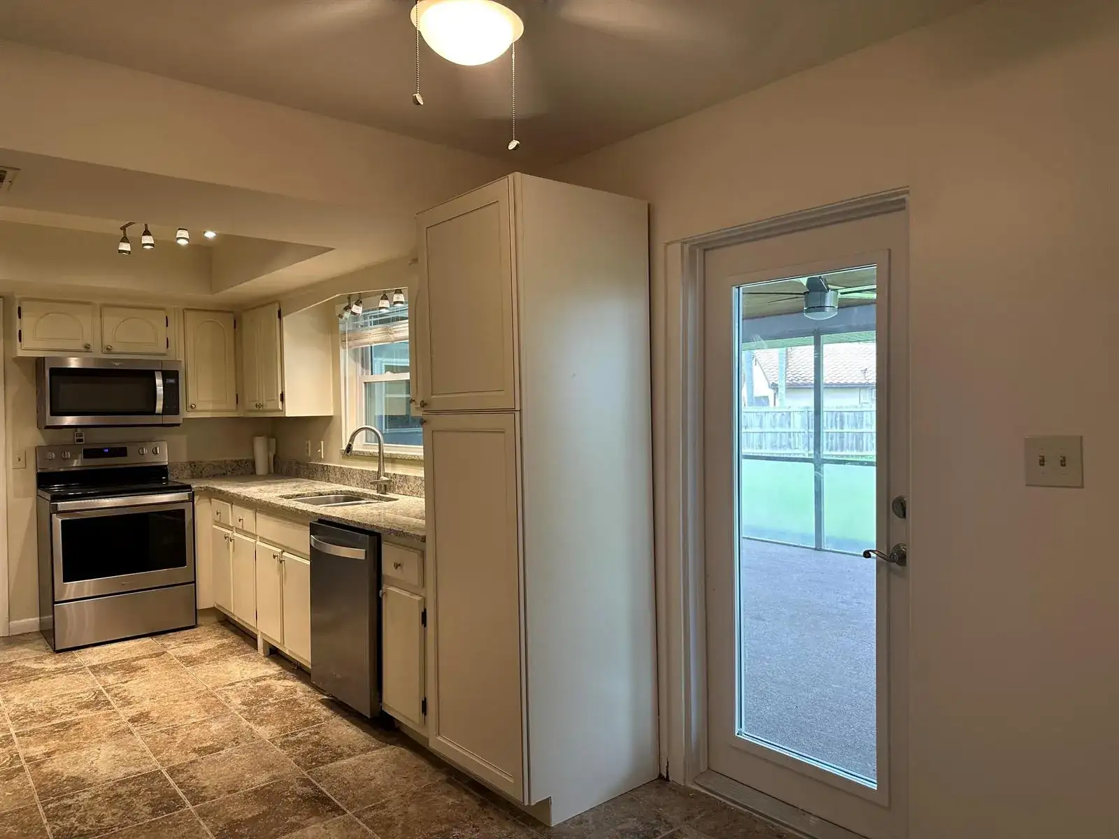 404 21ST Street SE, Vero Beach FL 32960 photo 3