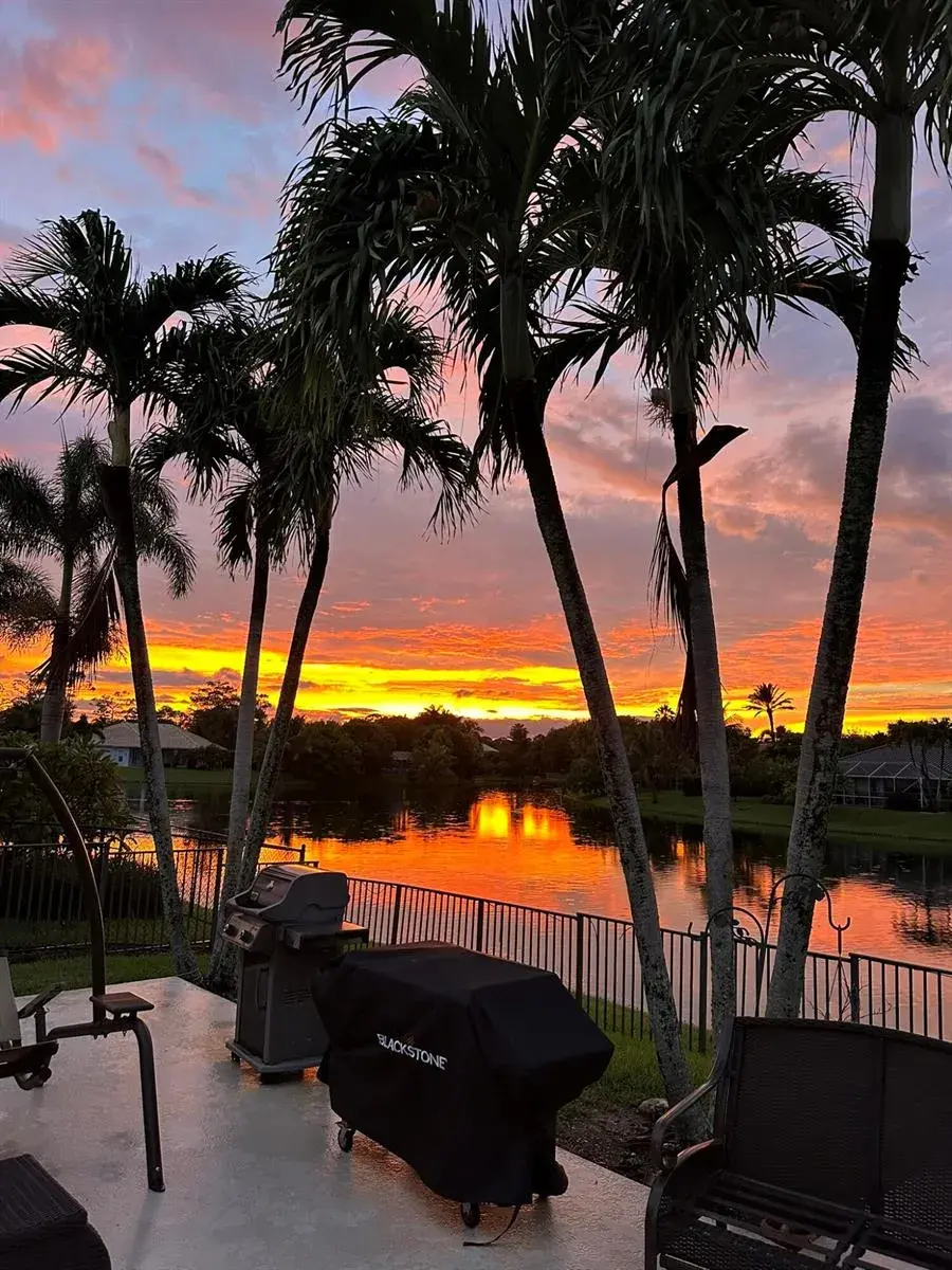 118 Fernwood Crescent, Royal Palm Beach FL 33411