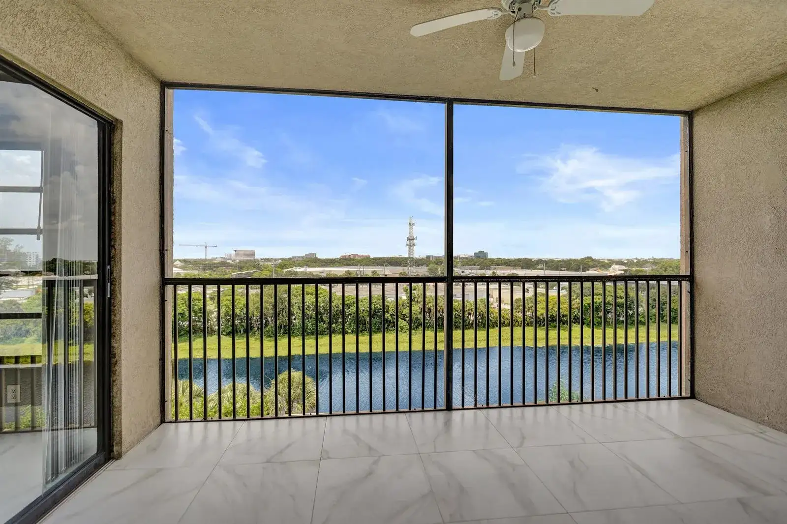 2200 S Cypress Bend Drive # 707, Pompano Beach FL 33069