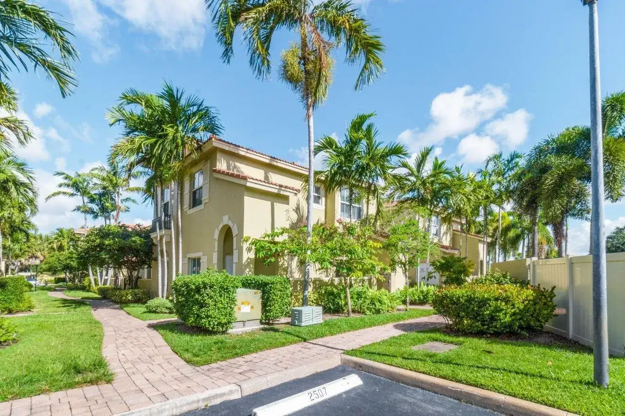 406 Lake Monterey Circle, Boynton Beach FL 33426