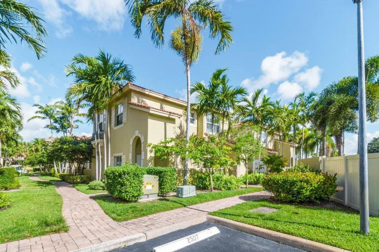 406 Lake Monterey Circle, Boynton Beach FL 33426