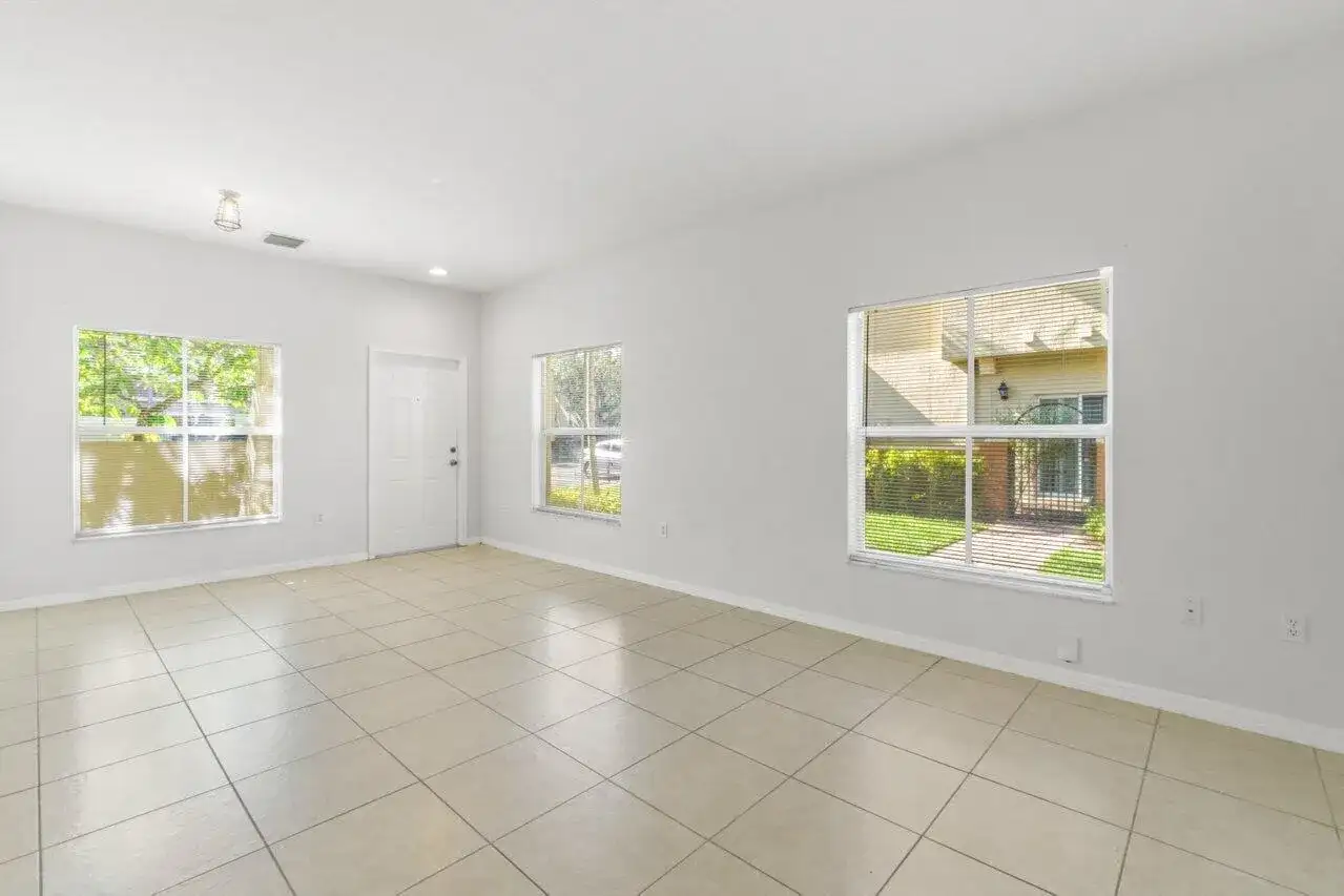 406 Lake Monterey Circle, Boynton Beach FL 33426 photo 4