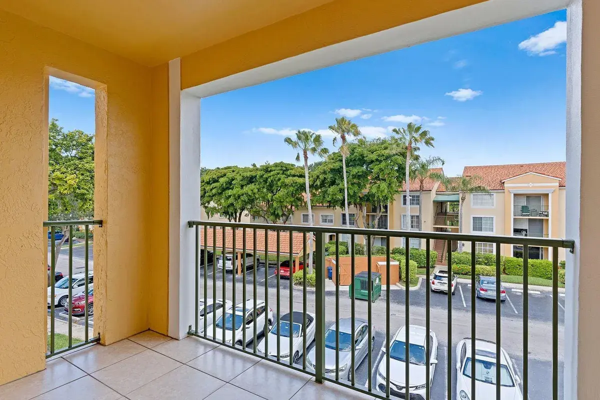 135 Yacht Club Way # 305, Hypoluxo FL 33462