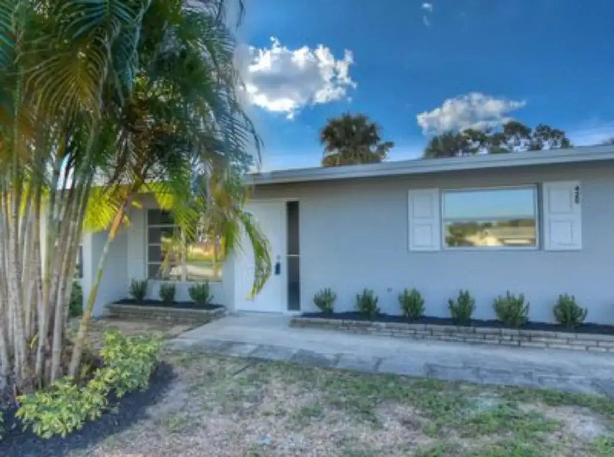 420 SE PARKWAY Drive, Stuart FL 34996 photo 2