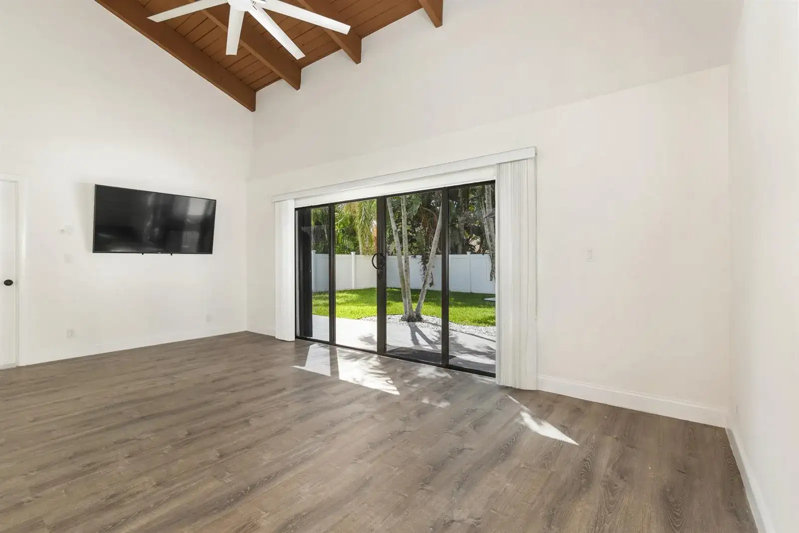 2474 Douglas Avenue, Delray Beach FL 33444 photo 4