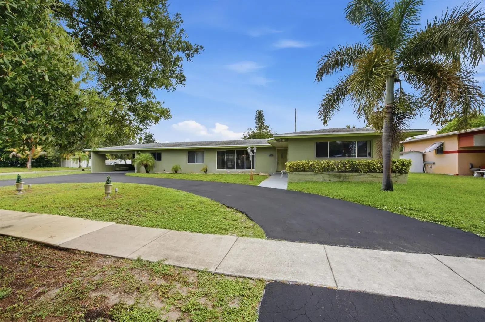1000 WYOMING Avenue, Fort Lauderdale FL 33312