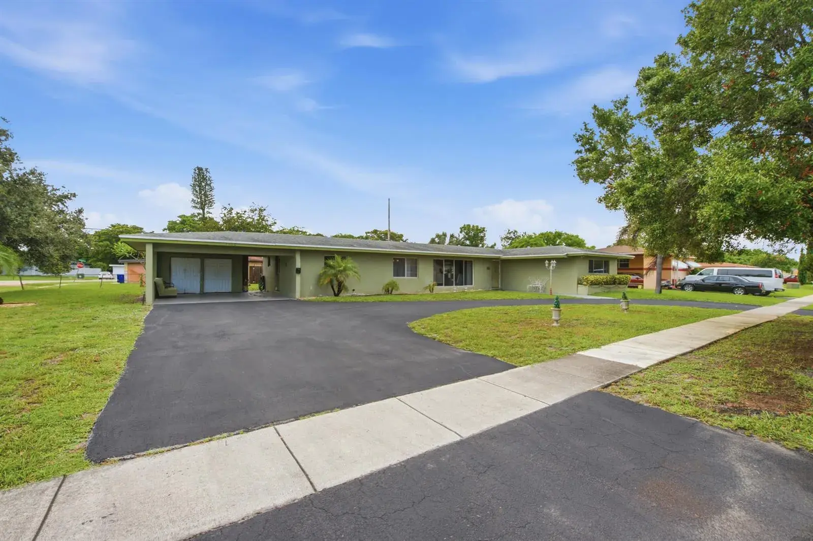 1000 WYOMING Avenue, Fort Lauderdale FL 33312