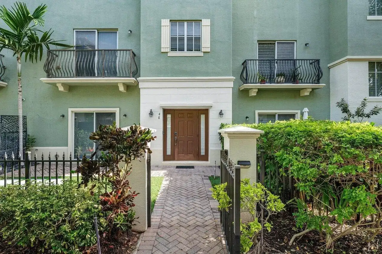 48 NW HAWTHORNE Place, Boca Raton FL 33432