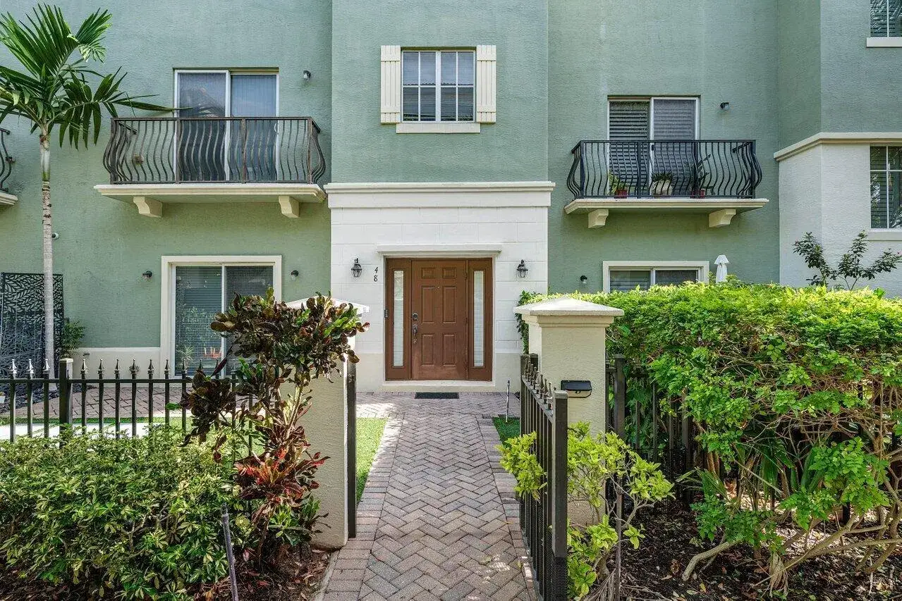 48 NW HAWTHORNE Place, Boca Raton FL 33432