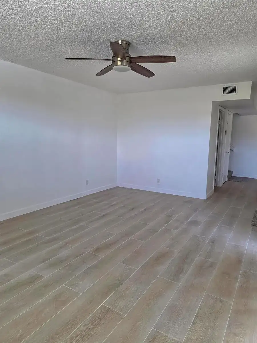 22 Springdale Circle, Palm Springs FL 33461 photo 5