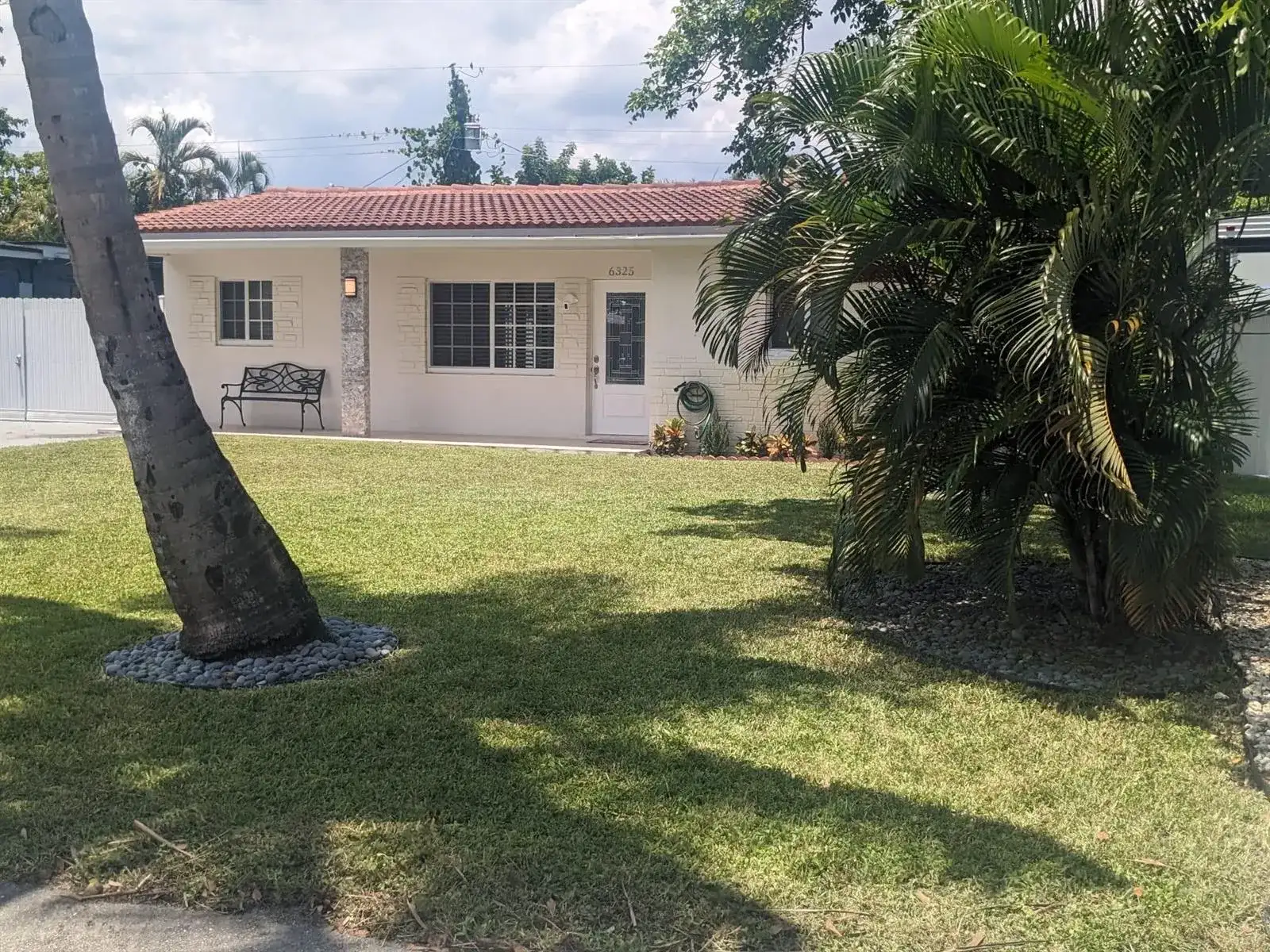 6325 Grant Court, Hollywood FL 33024 photo 2