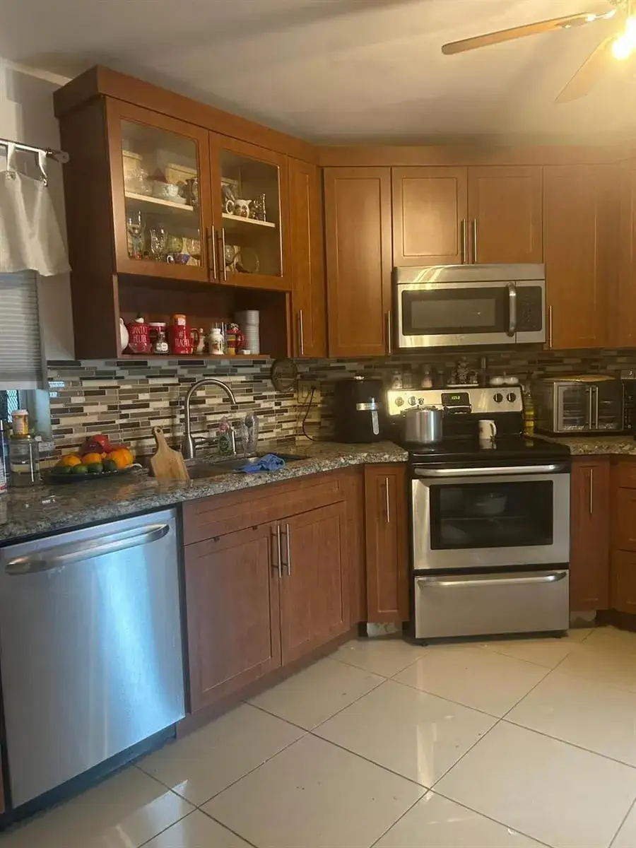 3 Greenway Village N # 202, Royal Palm Beach FL 33411