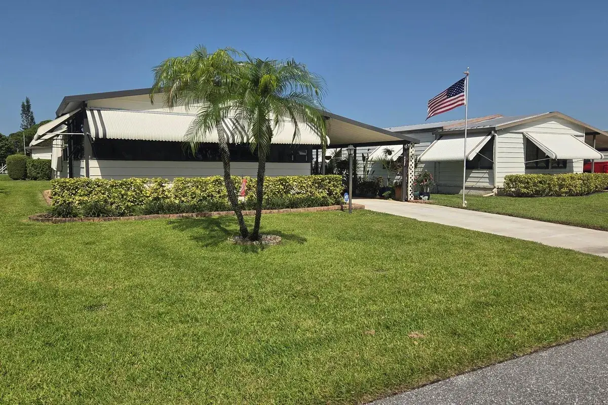8020 SE Shenandoah Drive, Hobe Sound FL 33455