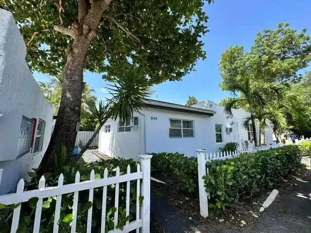 844 NE 17th Way Apt 2, Fort Lauderdale FL 33304